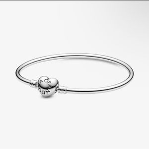 Pandora Moments Heart Clasp Bangle